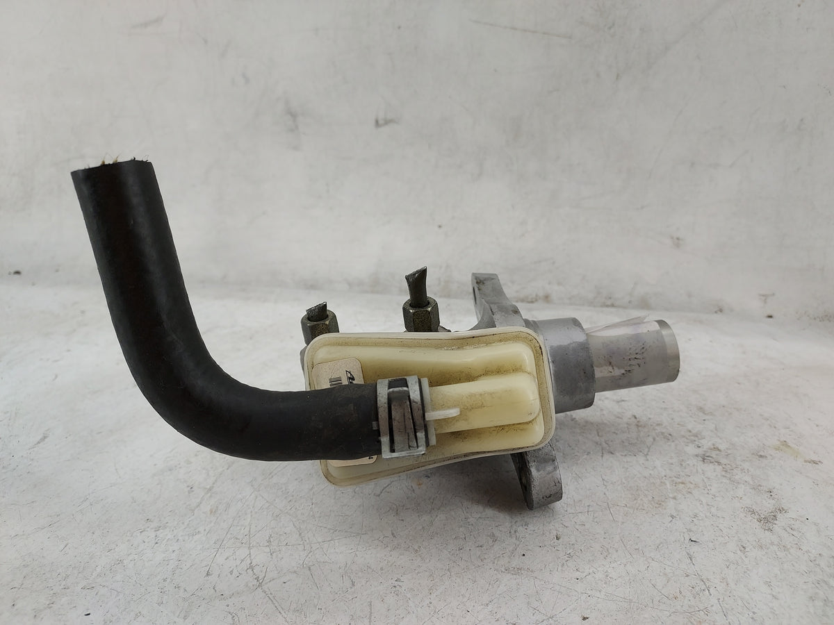 2016-2017 Infiniti Qx60 Brake Master Cylinder - Oemusedautoparts1.com