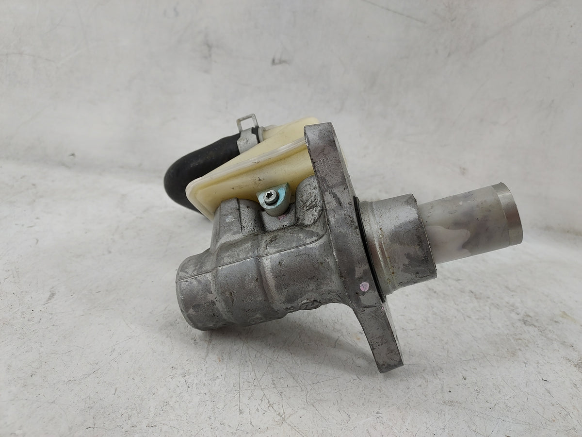 2016-2017 Infiniti Qx60 Brake Master Cylinder - Oemusedautoparts1.com