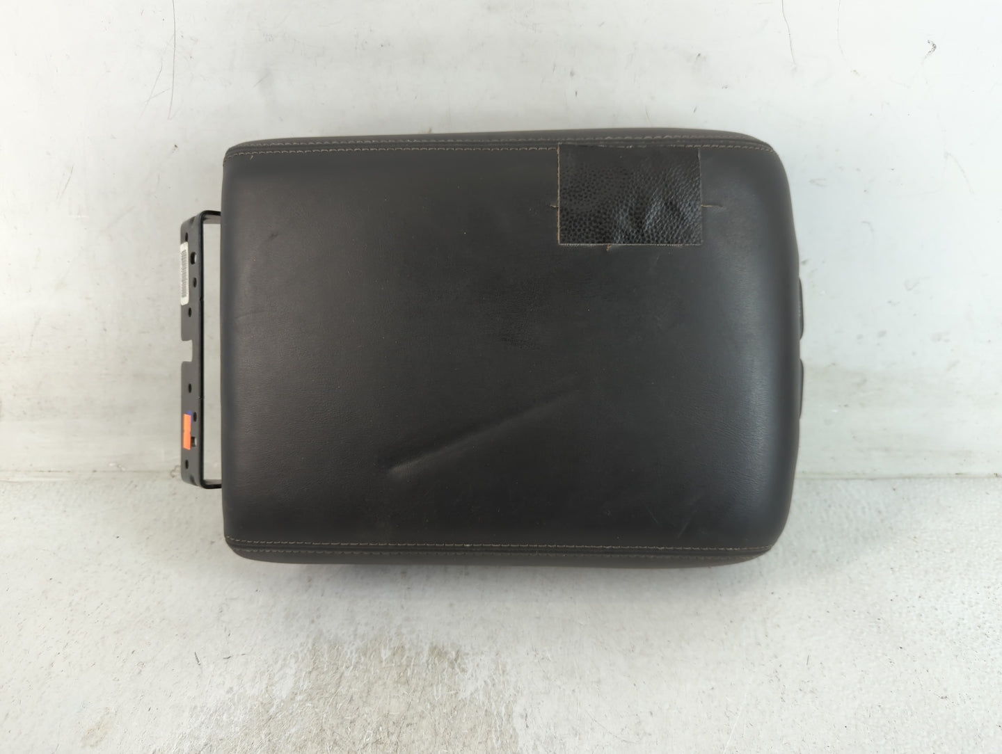 2017 Infiniti Qx60 Center Console Armrest Cover Lid Fits OEM Used Auto Parts - Oemusedautoparts1.com