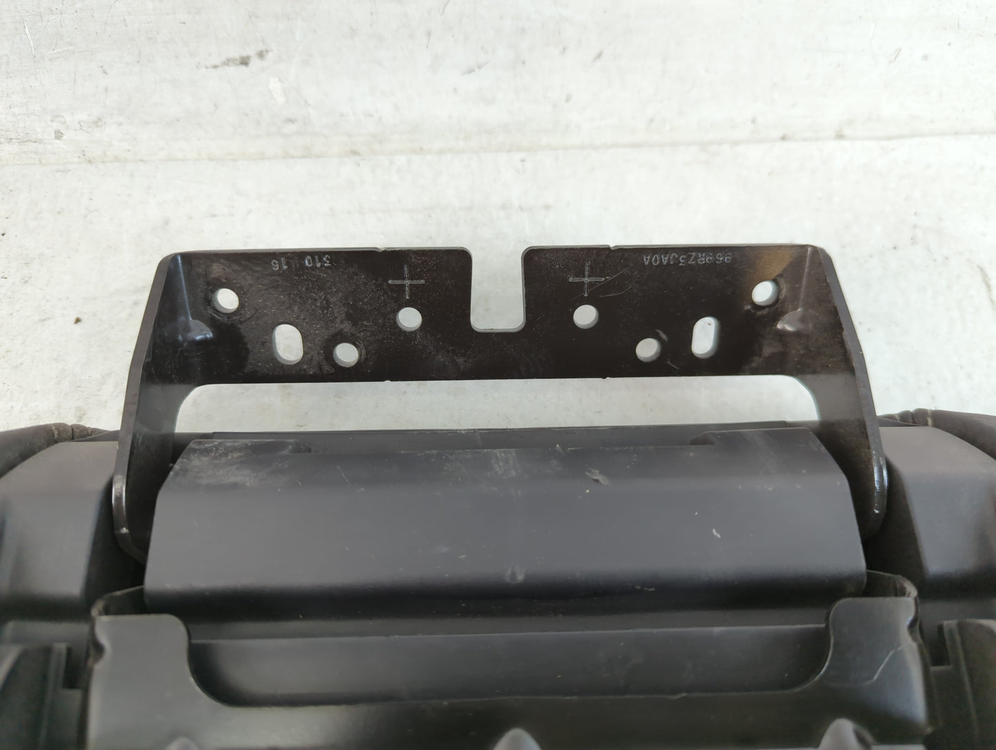 2017 Infiniti Qx60 Center Console Armrest Cover Lid Fits OEM Used Auto Parts - Oemusedautoparts1.com