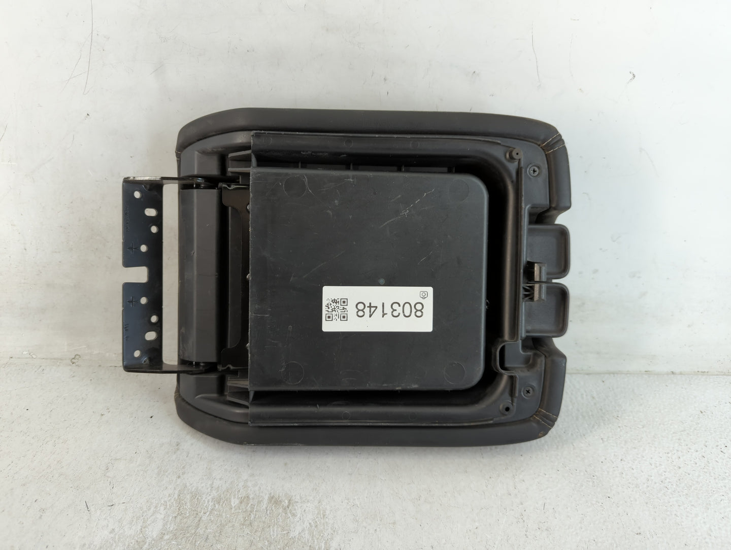 2017 Infiniti Qx60 Center Console Armrest Cover Lid Fits OEM Used Auto Parts - Oemusedautoparts1.com