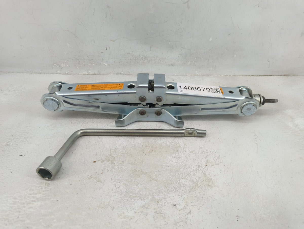 2017 Infiniti Qx70 Spare Scissor Car Jack - Oemusedautoparts1.com