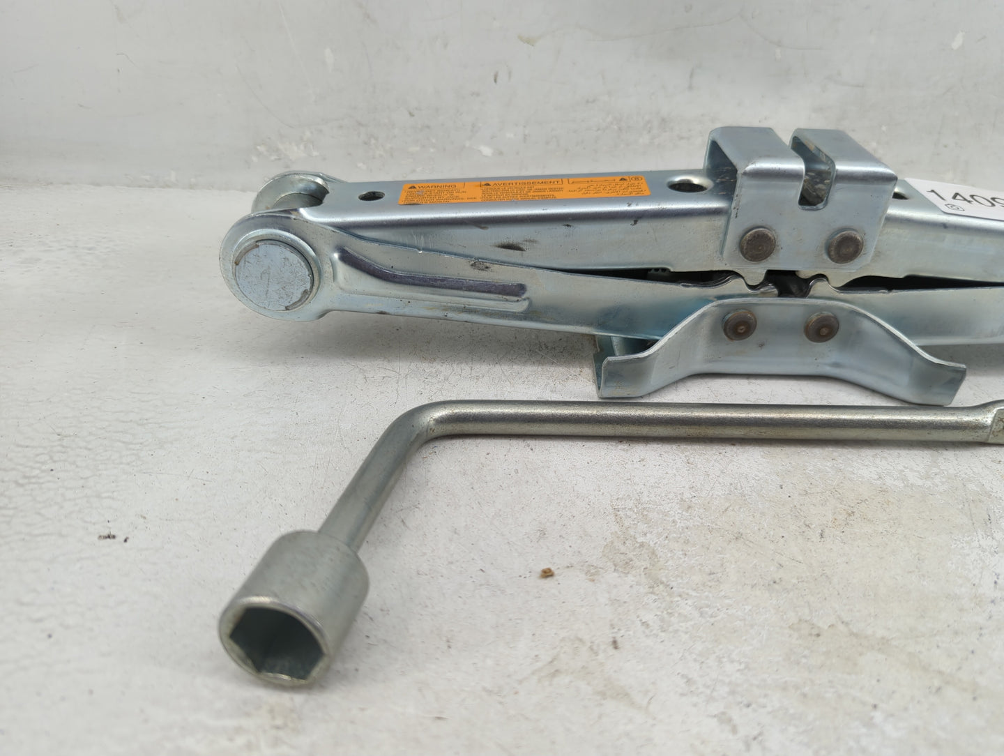 2017 Infiniti Qx70 Spare Scissor Car Jack - Oemusedautoparts1.com
