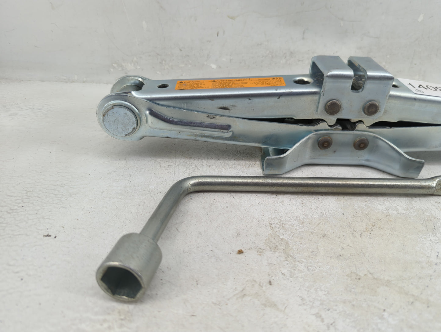 2017 Infiniti Qx70 Spare Scissor Car Jack - Oemusedautoparts1.com