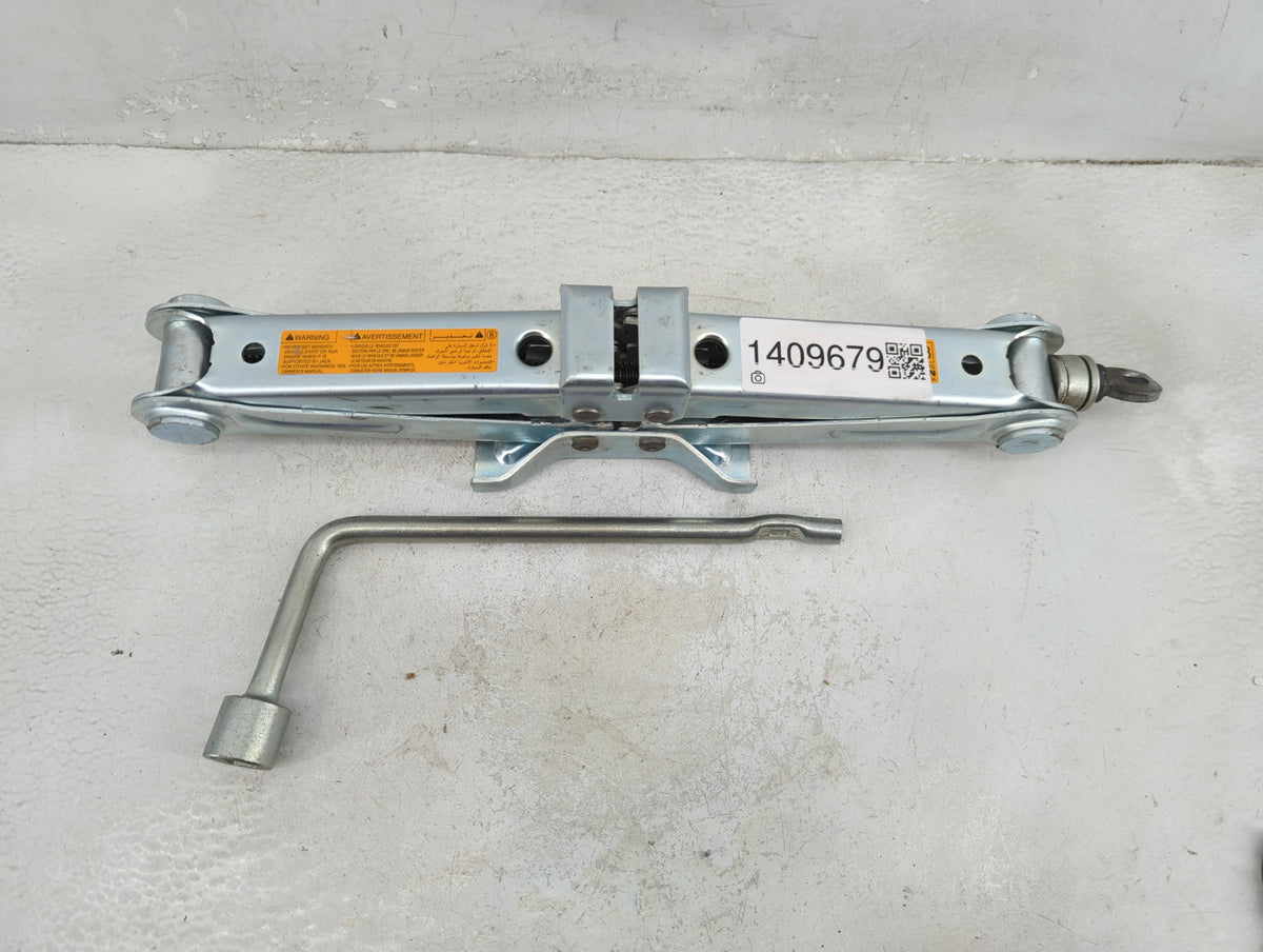 2017 Infiniti Qx70 Spare Scissor Car Jack - Oemusedautoparts1.com