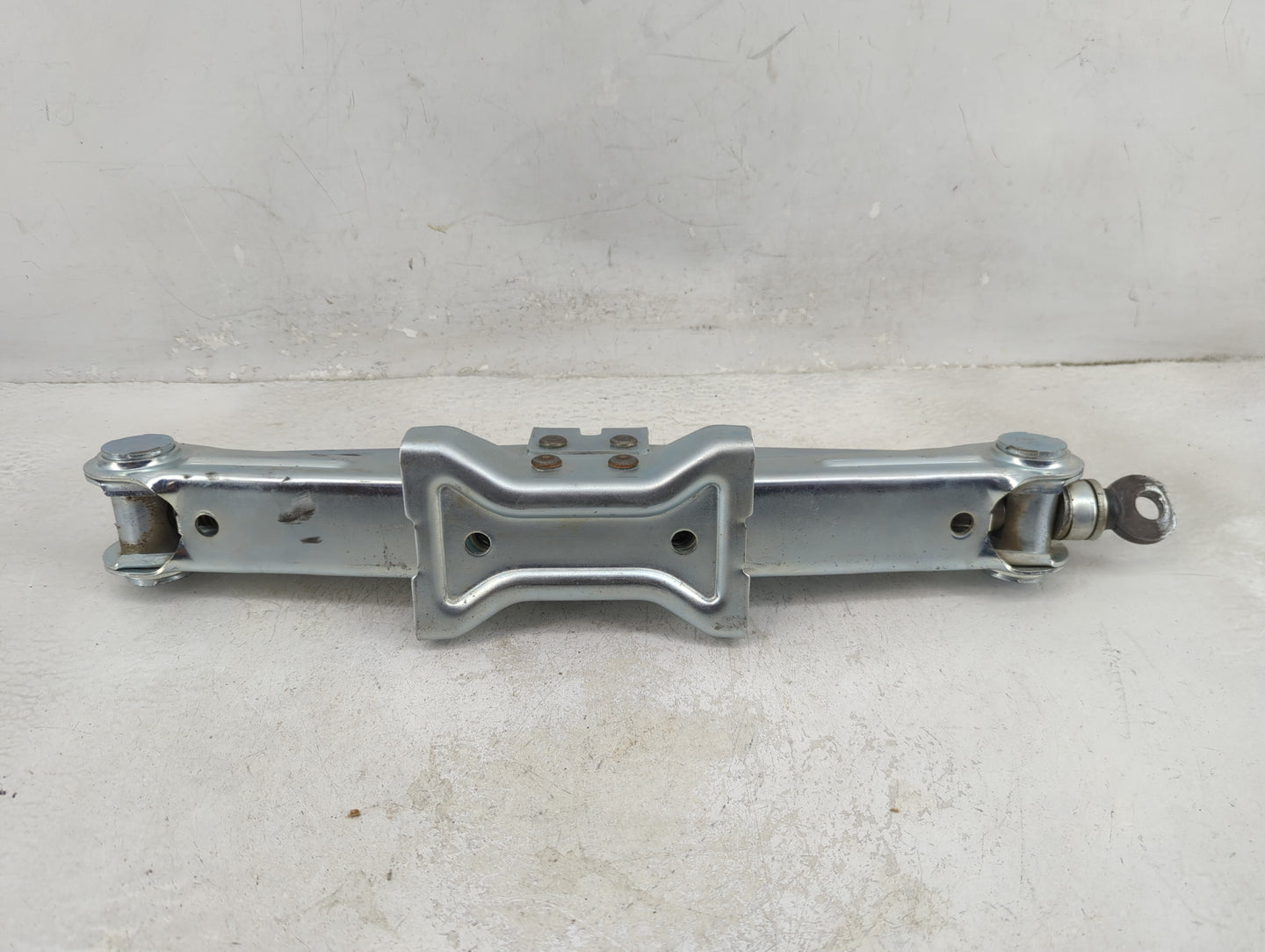 2017 Infiniti Qx70 Spare Scissor Car Jack - Oemusedautoparts1.com