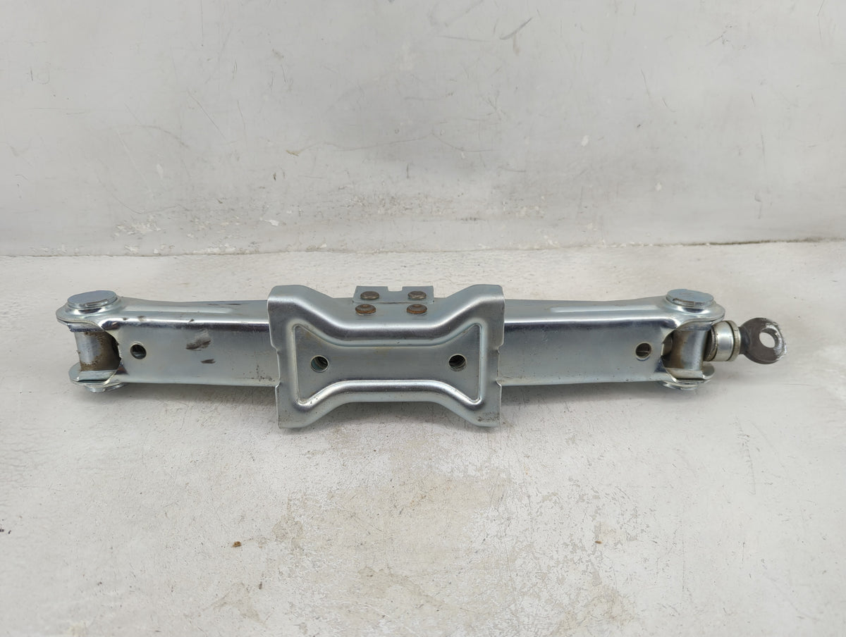 2017 Infiniti Qx70 Spare Scissor Car Jack - Oemusedautoparts1.com