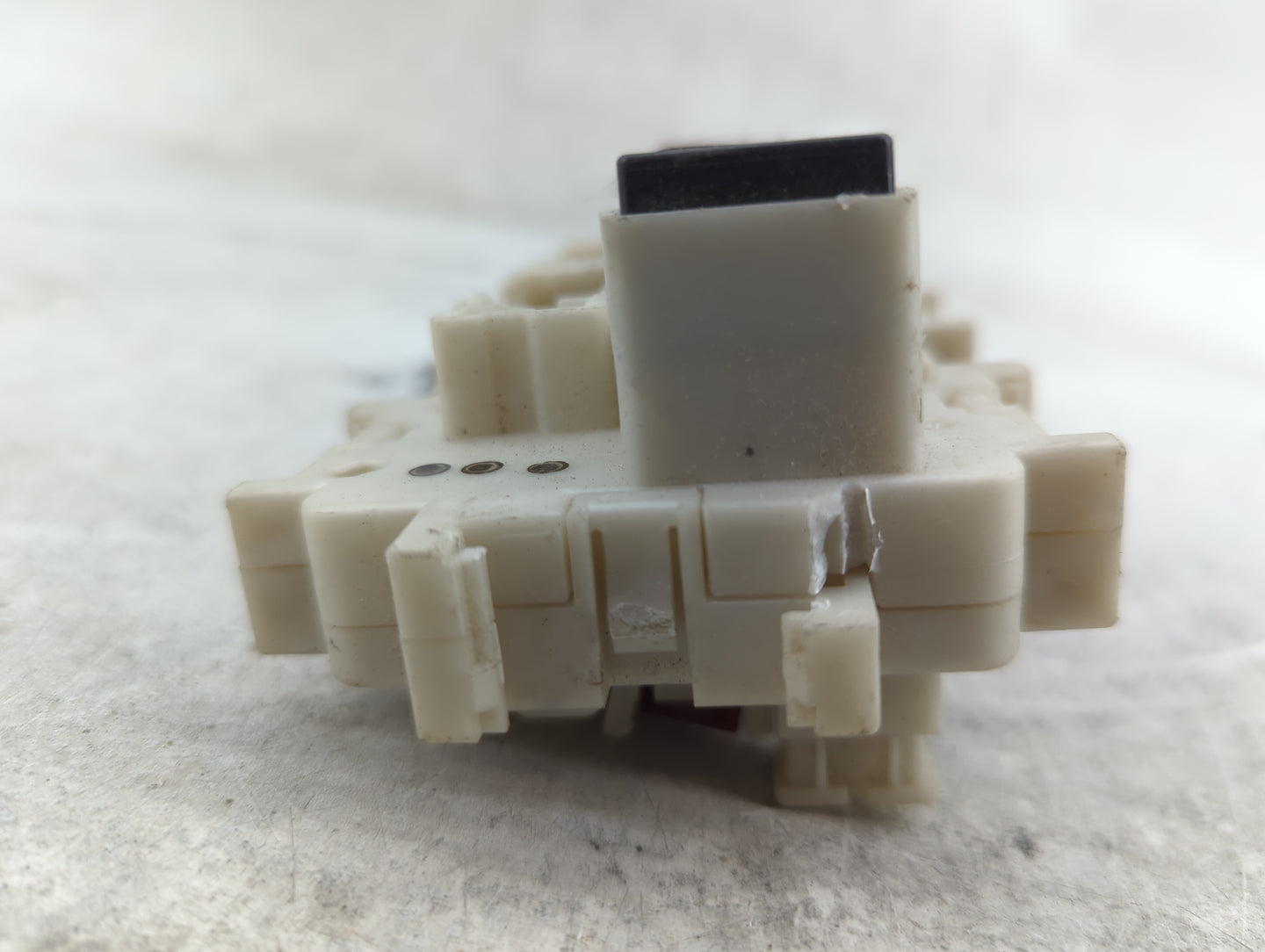2015-2017 Infiniti Qx70 Body Control Module Bcm Inner Cabin Fuse Box - Oemusedautoparts1.com