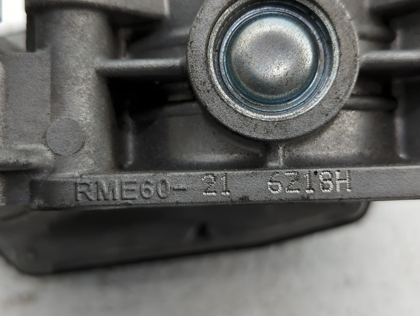 2014-2017 Infiniti Qx70 Throttle Body P/N:526-02 RME60-16 Fits OEM Used Auto Parts - Oemusedautoparts1.com