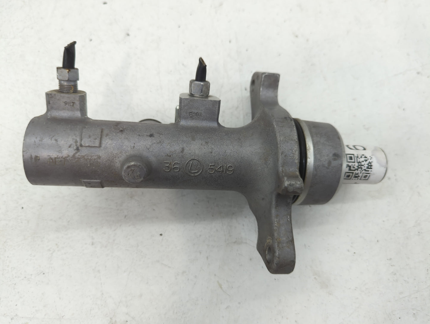 2017-2019 Infiniti Qx80 Brake Master Cylinder - Oemusedautoparts1.com