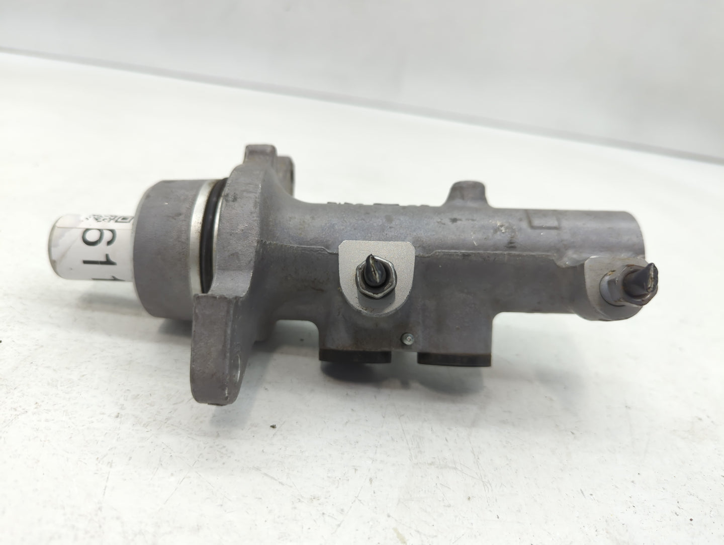 2017-2019 Infiniti Qx80 Brake Master Cylinder - Oemusedautoparts1.com