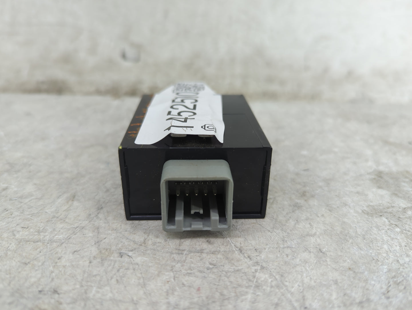 Jaguar E-pace Body Control Module Bcm Inner Cabin Fuse Box - Oemusedautoparts1.com