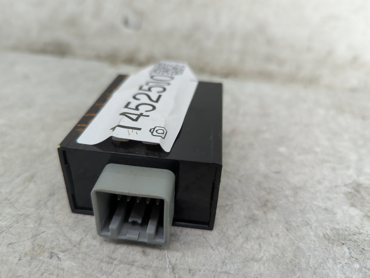Jaguar E-pace Body Control Module Bcm Inner Cabin Fuse Box - Oemusedautoparts1.com
