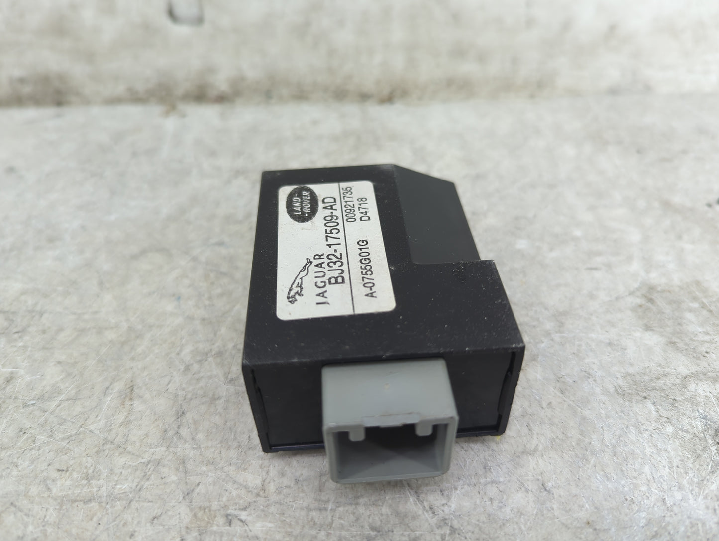 Jaguar E-pace Body Control Module Bcm Inner Cabin Fuse Box - Oemusedautoparts1.com
