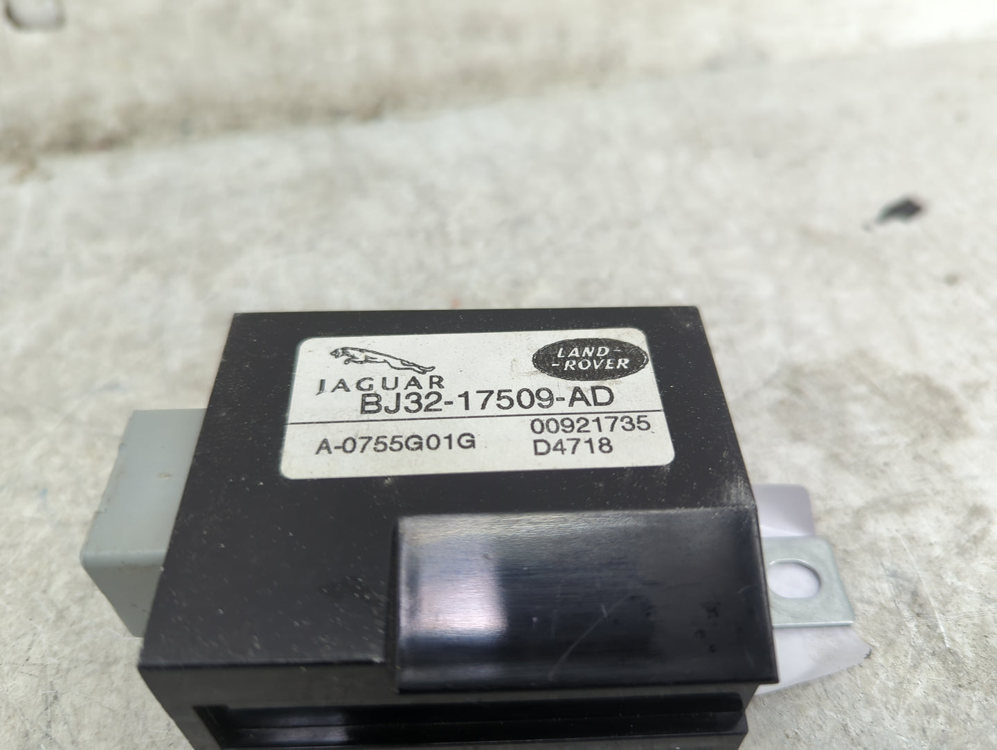 Jaguar E-pace Body Control Module Bcm Inner Cabin Fuse Box - Oemusedautoparts1.com