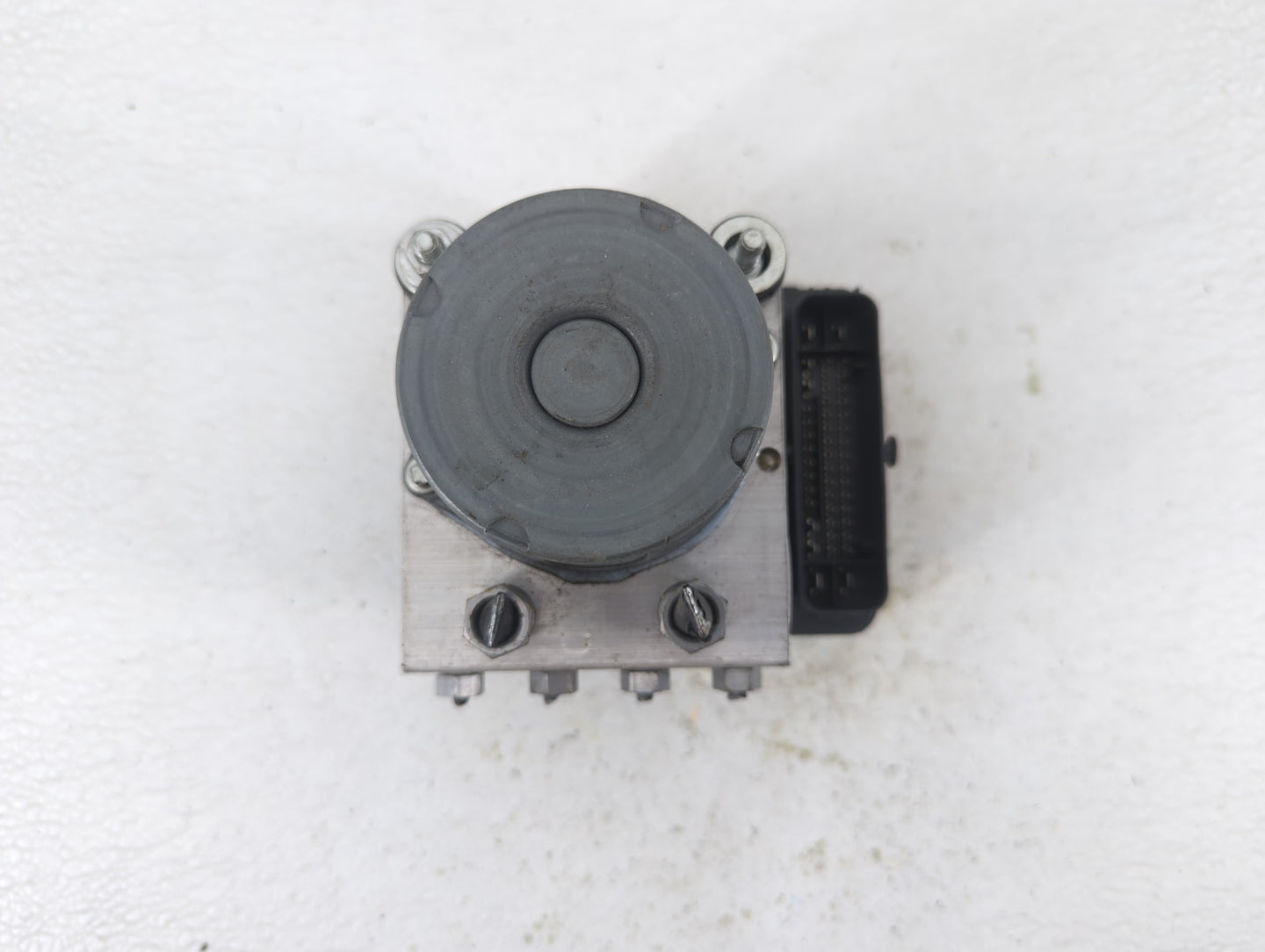 2017 Jaguar E-Pace ABS Pump Control Module Replacement P/N:HX73-14F447-AF Fits OEM Used Auto Parts - Oemusedautoparts1.com
