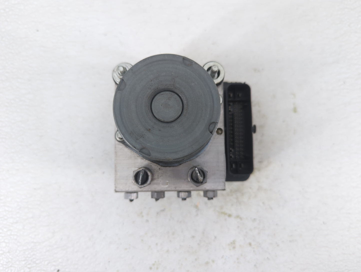 2017 Jaguar E-Pace ABS Pump Control Module Replacement P/N:HX73-14F447-AF Fits OEM Used Auto Parts - Oemusedautoparts1.com