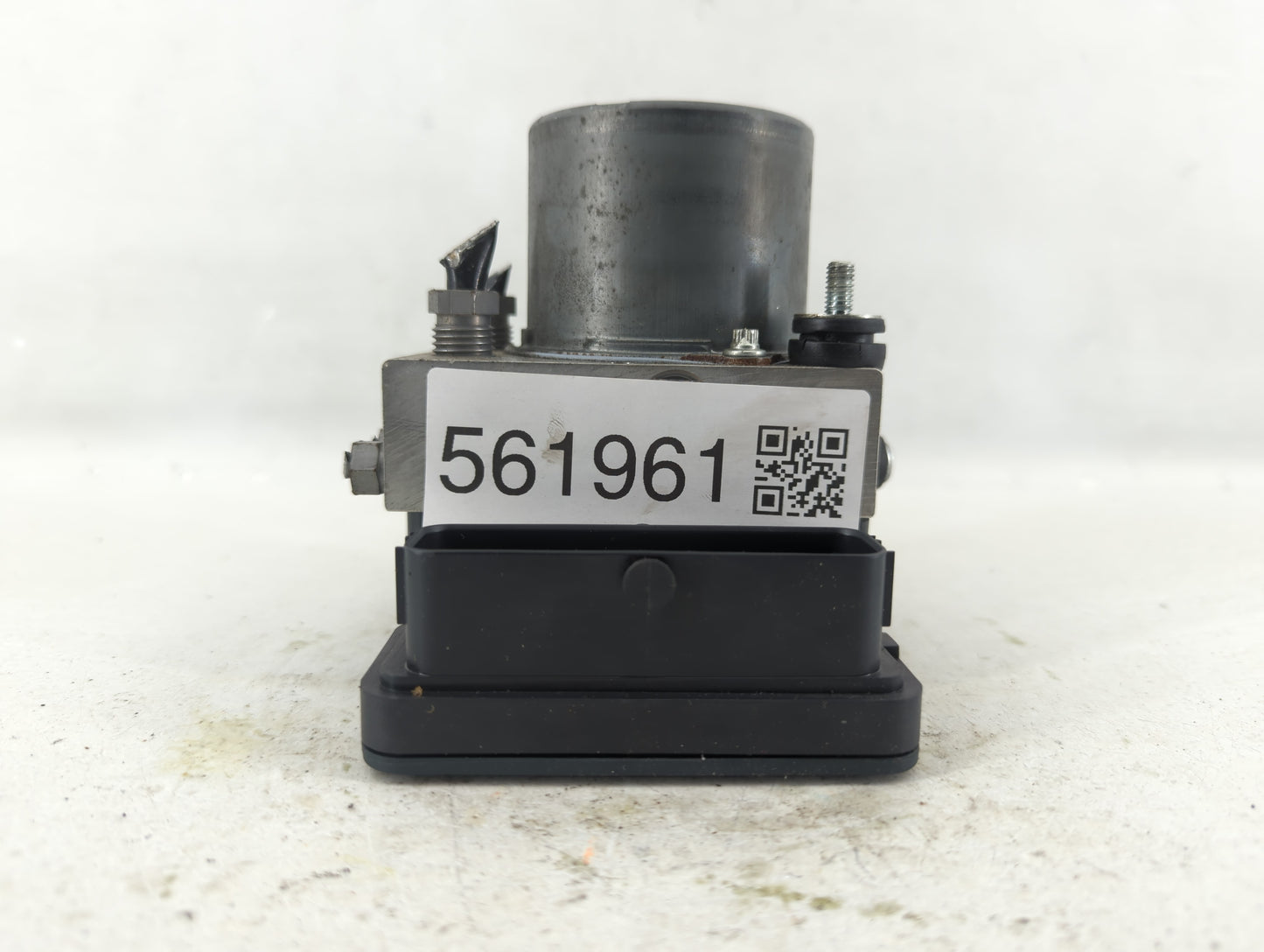 2017 Jaguar E-Pace ABS Pump Control Module Replacement P/N:HX73-14F447-AF Fits OEM Used Auto Parts - Oemusedautoparts1.com