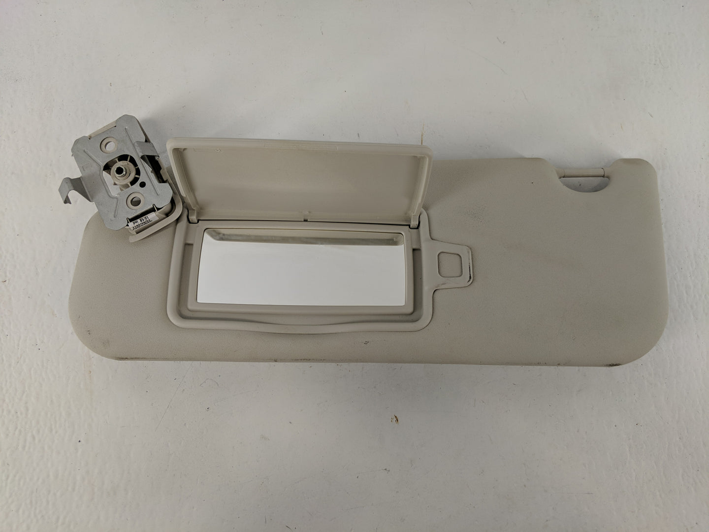 2017-2020 Jaguar F-Pace Sun Visor Shade Replacement Passenger Right Mirror Fits Fits 2017 2018 2019 2020 OEM Used Auto Parts