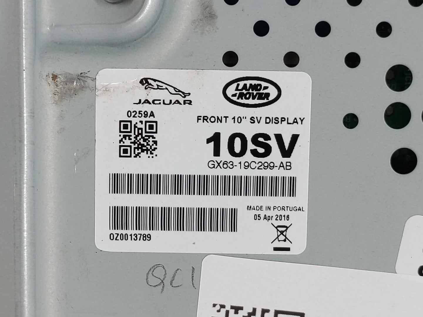 2017-2019 Jaguar F-pace Information Display Screen - Oemusedautoparts1.com