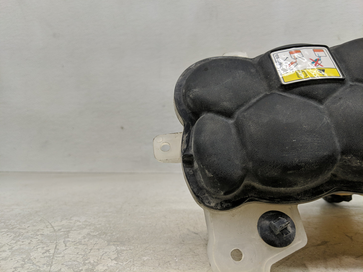 2017-2017 Jaguar F-pace Radiator Coolant Overflow Expansion Tank Bottle 1313096 - Oemusedautoparts1.com