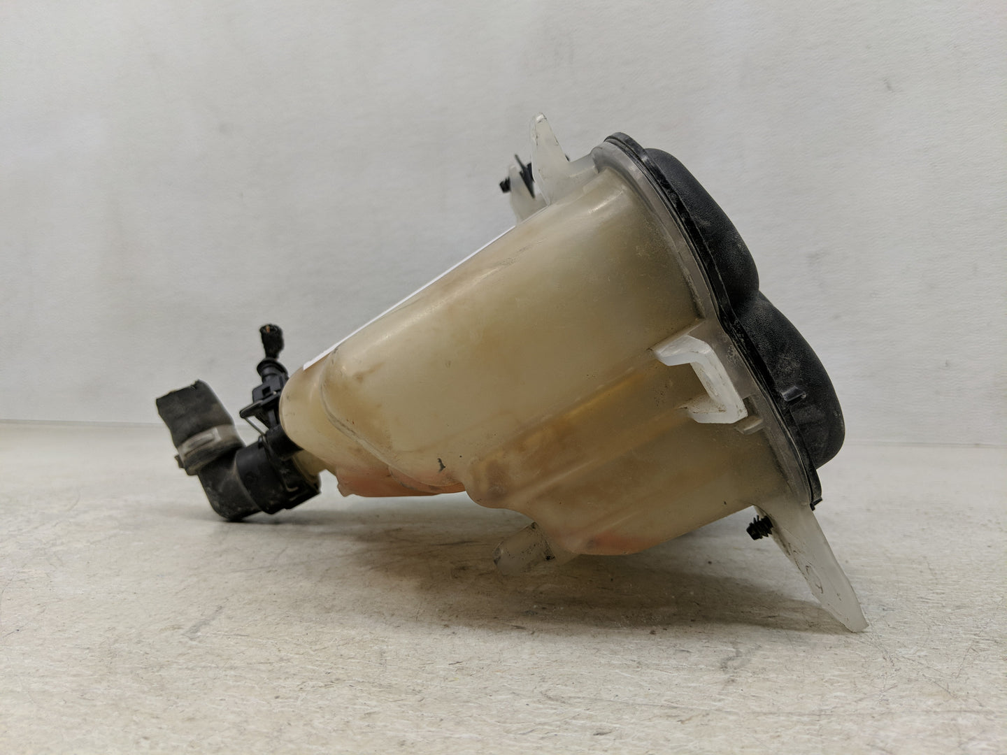2017-2017 Jaguar F-pace Radiator Coolant Overflow Expansion Tank Bottle 1313096 - Oemusedautoparts1.com