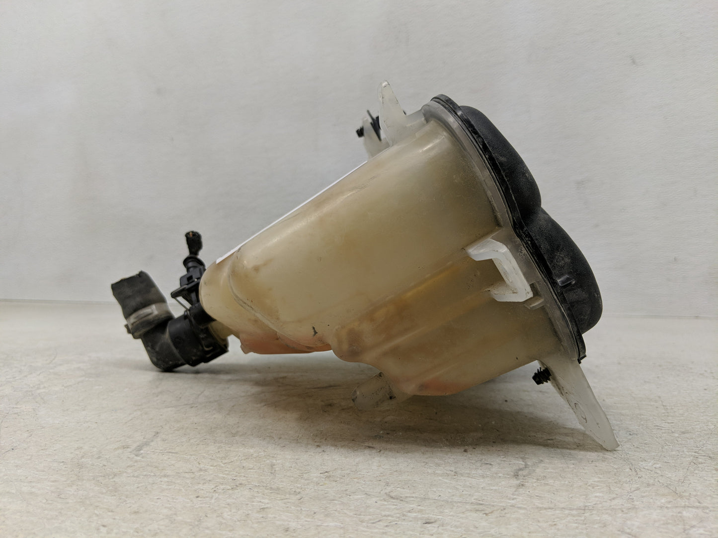 2017-2017 Jaguar F-pace Radiator Coolant Overflow Expansion Tank Bottle 1313096 - Oemusedautoparts1.com