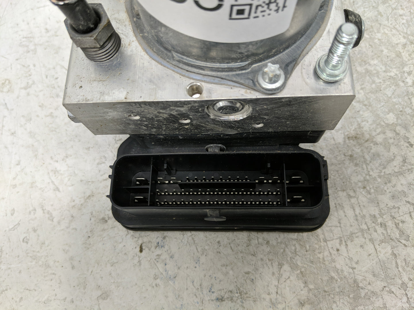 2017 Jaguar F-Pace ABS Pump Control Module Replacement P/N:HX73-14F447-BF Fits OEM Used Auto Parts - Oemusedautoparts1.com