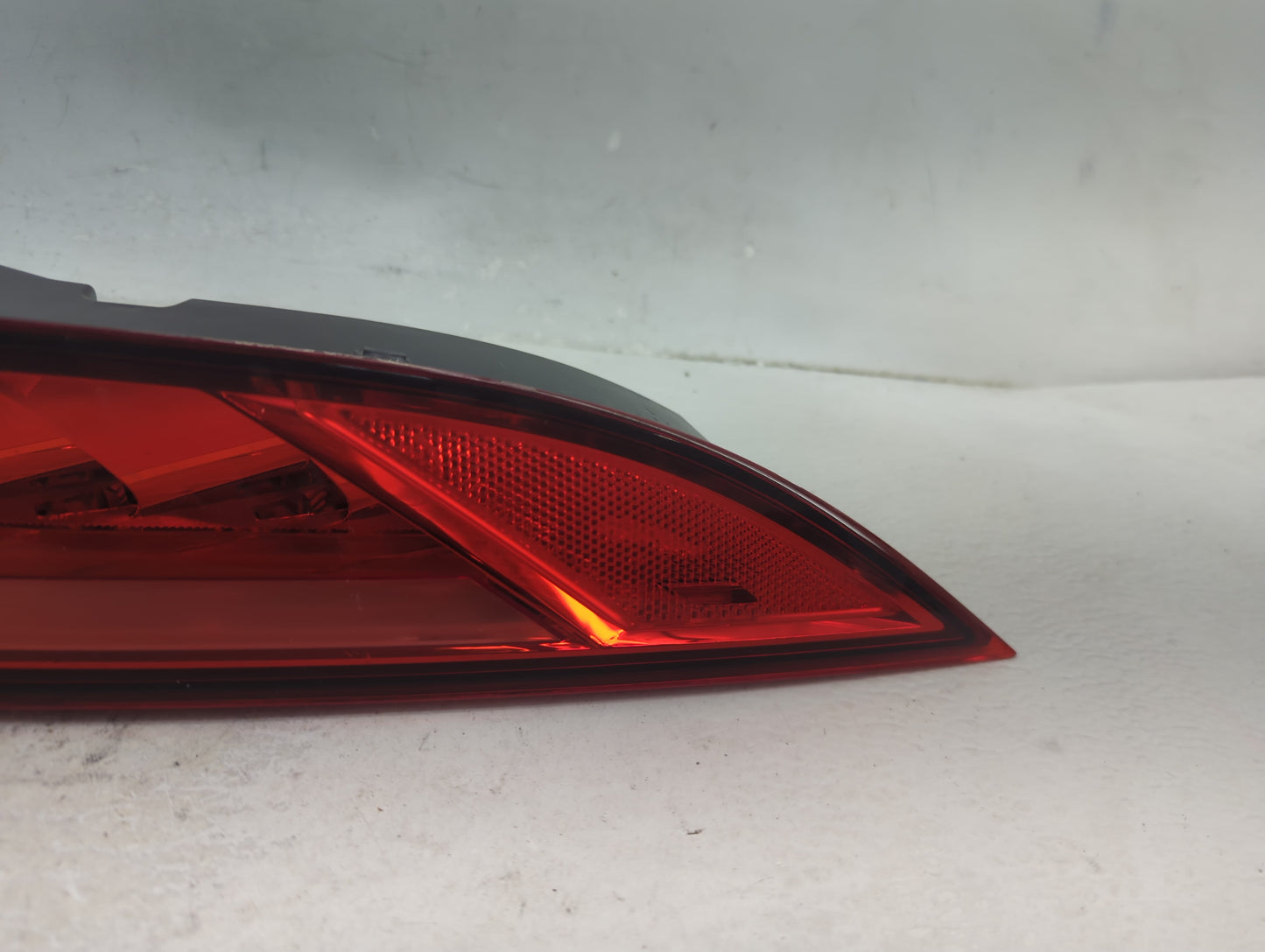 2017-2020 Jaguar F-Pace Tail Light Assembly Passenger Right OEM P/N:HK83-13404 Fits Fits 2017 2018 2019 2020 OEM Used Auto P