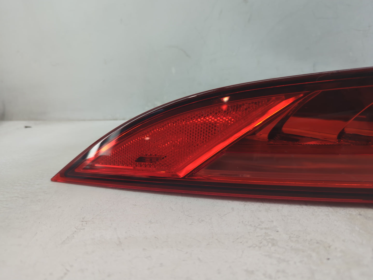 2017-2020 Jaguar F-Pace Tail Light Assembly Driver Left OEM P/N:HK83-13405-BB Fits Fits 2017 2018 2019 2020 OEM Used Auto Pa