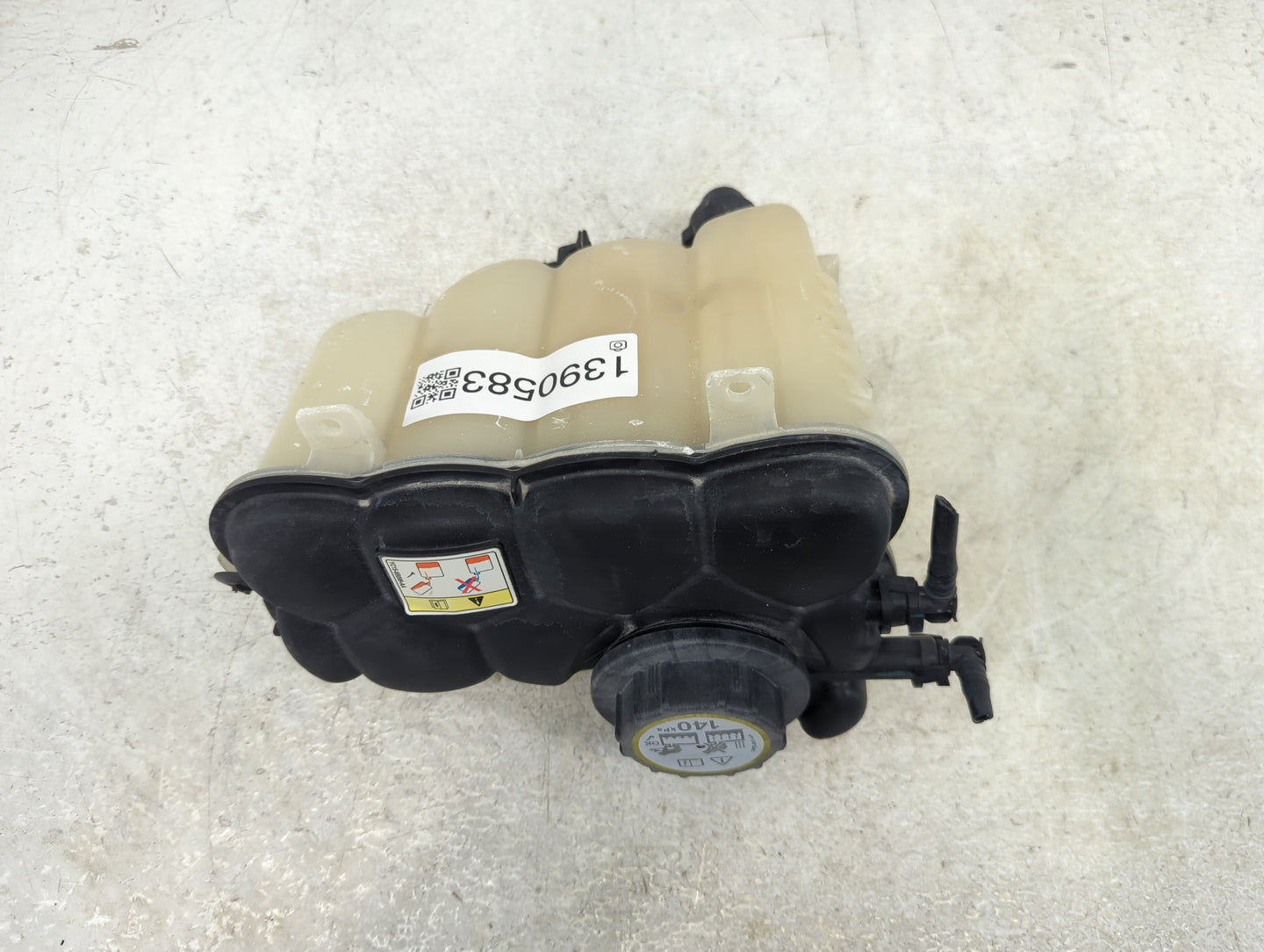 2017-2017 Jaguar F-pace Radiator Coolant Overflow Expansion Tank Bottle 1390583 - Oemusedautoparts1.com