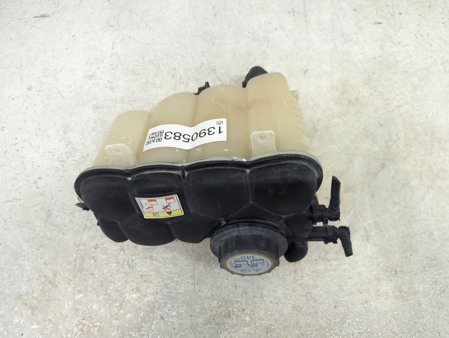 2017-2017 Jaguar F-pace Radiator Coolant Overflow Expansion Tank Bottle 1390583 - Oemusedautoparts1.com
