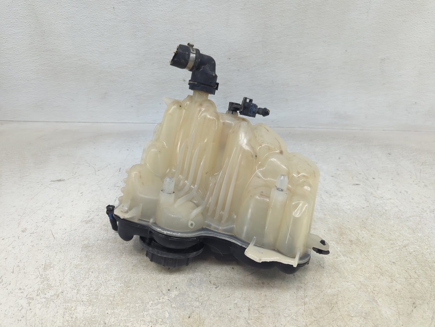 2017-2017 Jaguar F-pace Radiator Coolant Overflow Expansion Tank Bottle 1390583 - Oemusedautoparts1.com