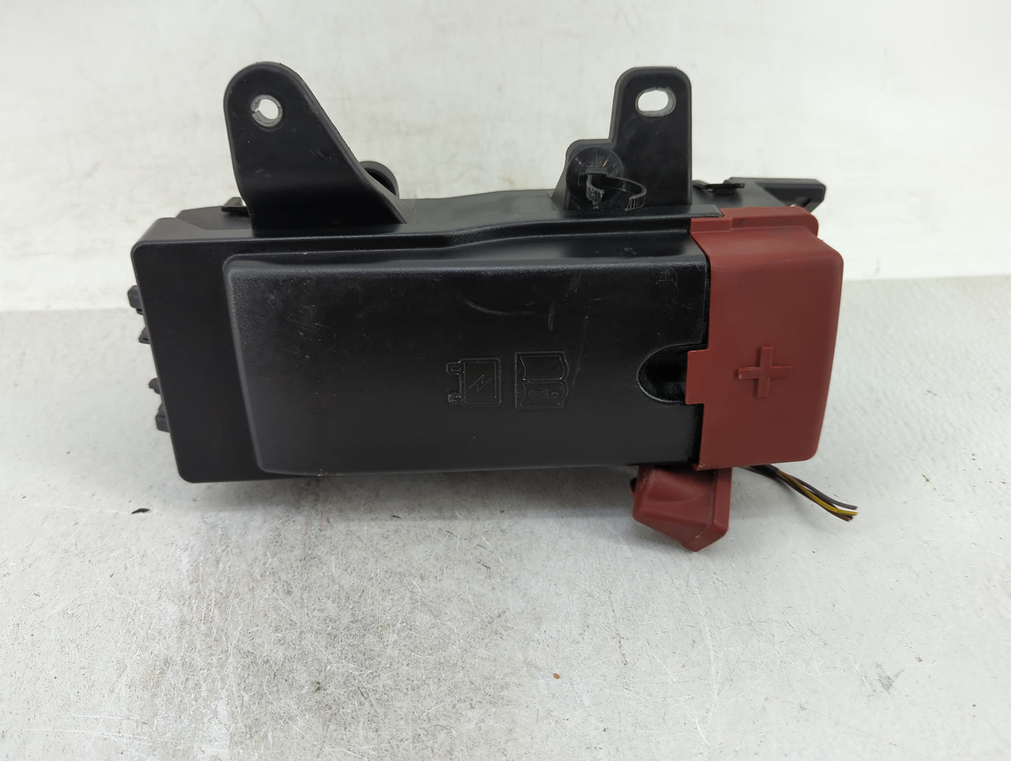2017-2018 Jaguar F-Pace Fusebox Fuse Box Panel Relay Module Fits Fits 2017 2018 OEM Used Auto Parts - Oemusedautoparts1.com