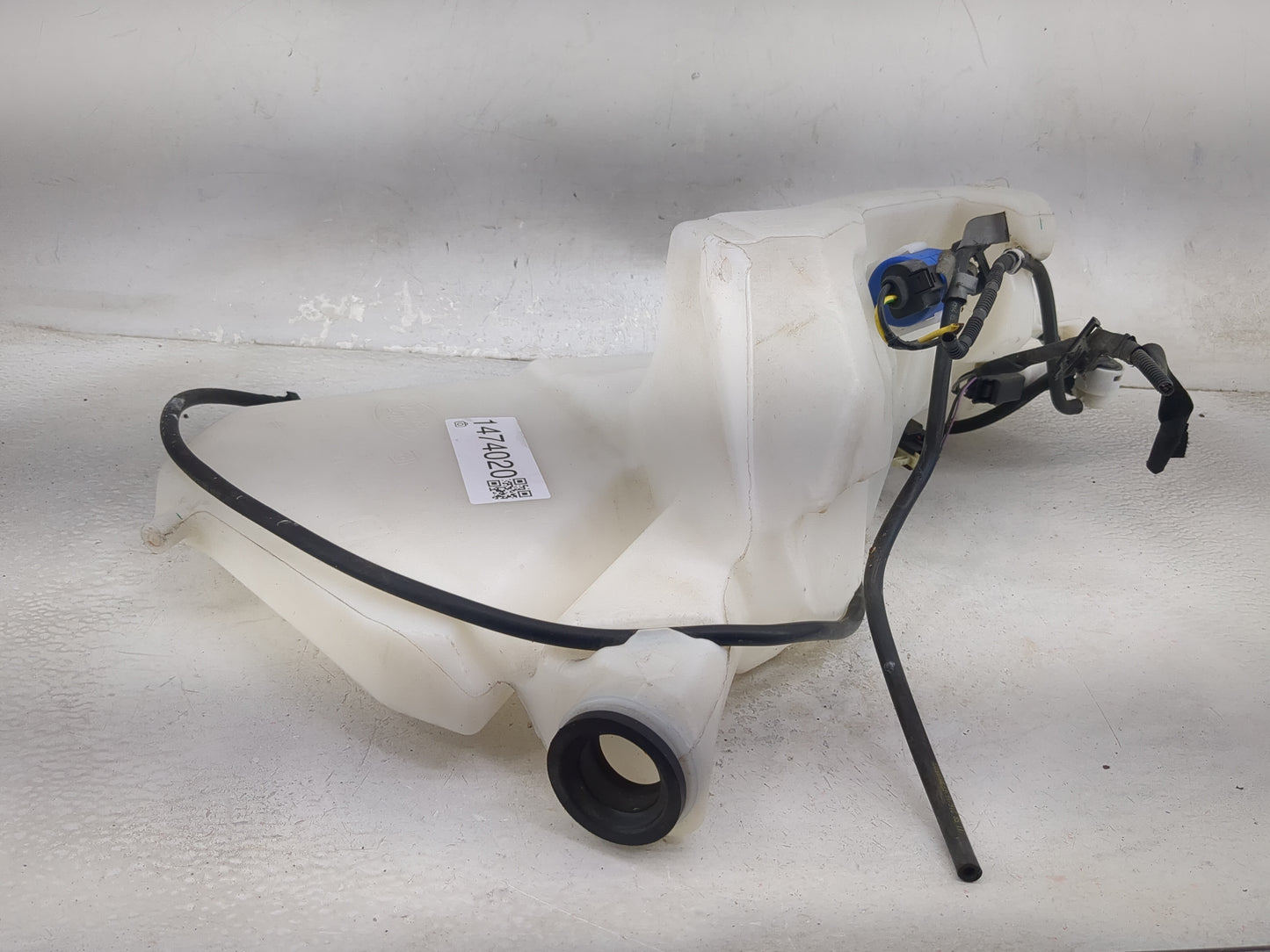 2017-2020 Jaguar F-pace Windshield Washer Fluid Reservoir Bottle Oem - Oemusedautoparts1.com