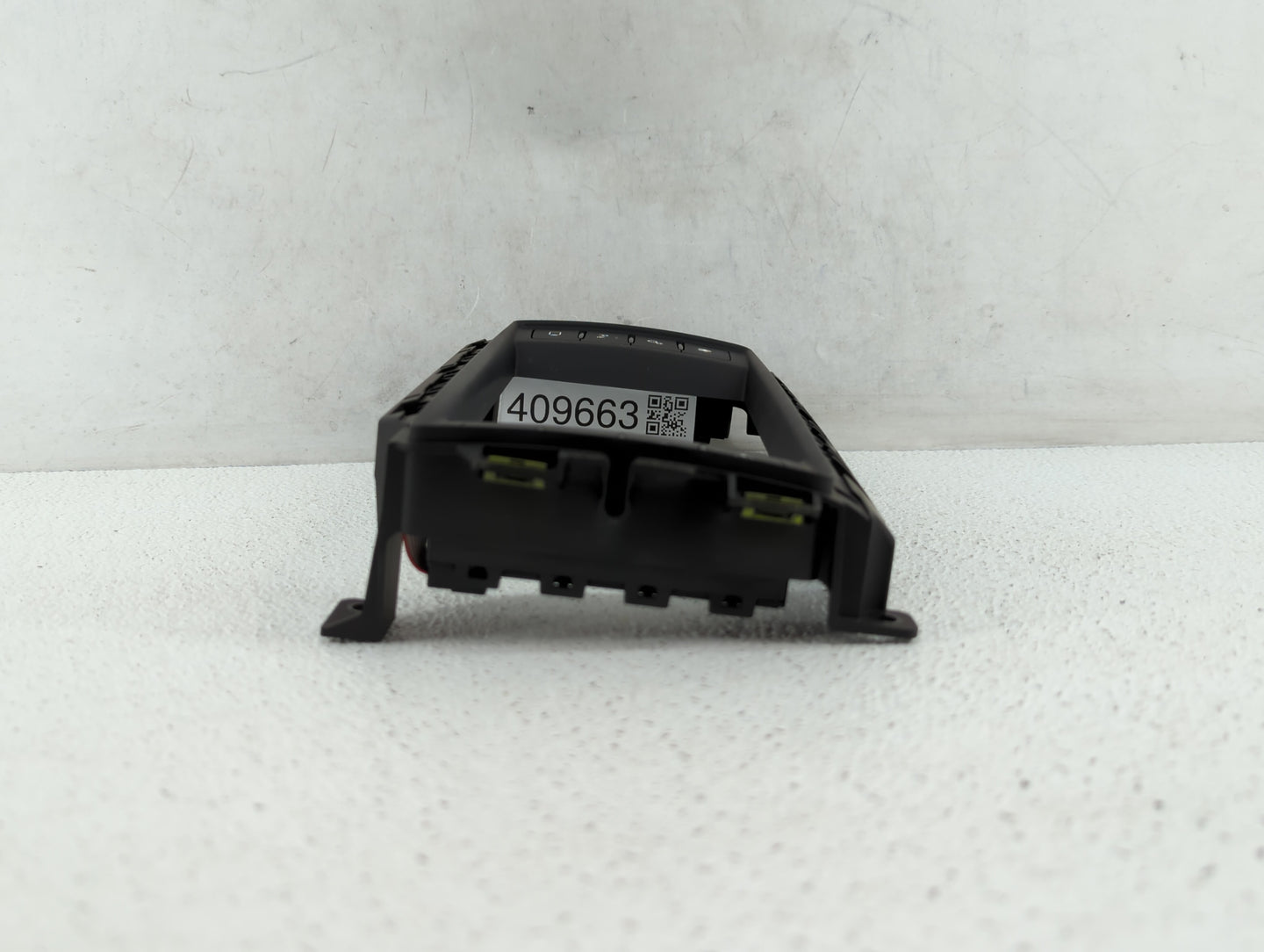 2017-2018 Jaguar F-Pace Radio AM FM Cd Player Receiver Replacement P/N:GX73-19F211-PB Fits Fits 2017 2018 OEM Used Auto Part