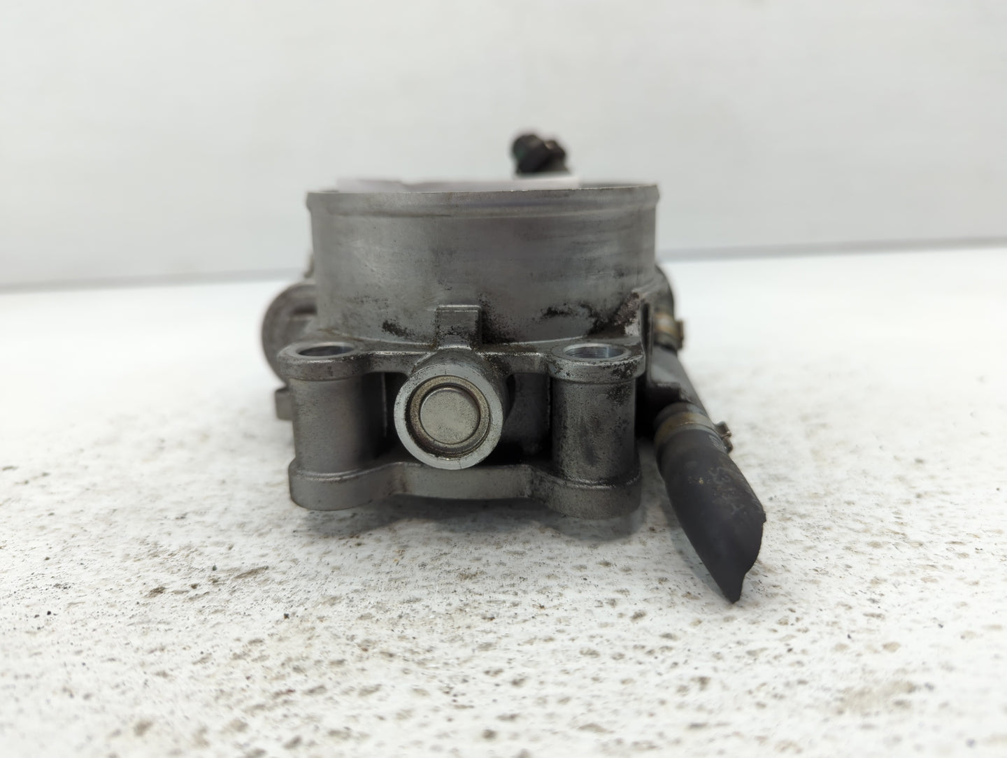 2017-2020 Jaguar F-Pace Throttle Body P/N:DX23-9F991-AB Fits Fits 2013 2014 2015 2016 2017 2018 2019 2020 OEM Used Auto Part