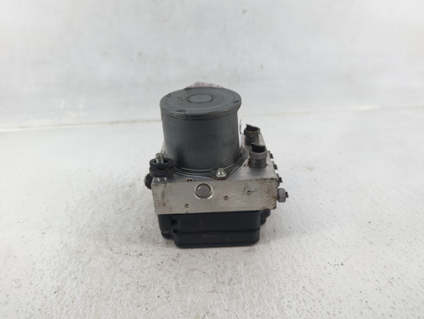 2017 Jaguar F-Pace ABS Pump Control Module Replacement P/N:HX73-14F447-AF Fits OEM Used Auto Parts - Oemusedautoparts1.com