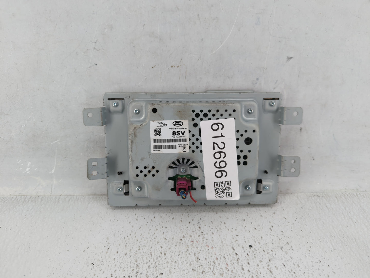 2017-2019 Jaguar F-pace Information Display Screen - Oemusedautoparts1.com