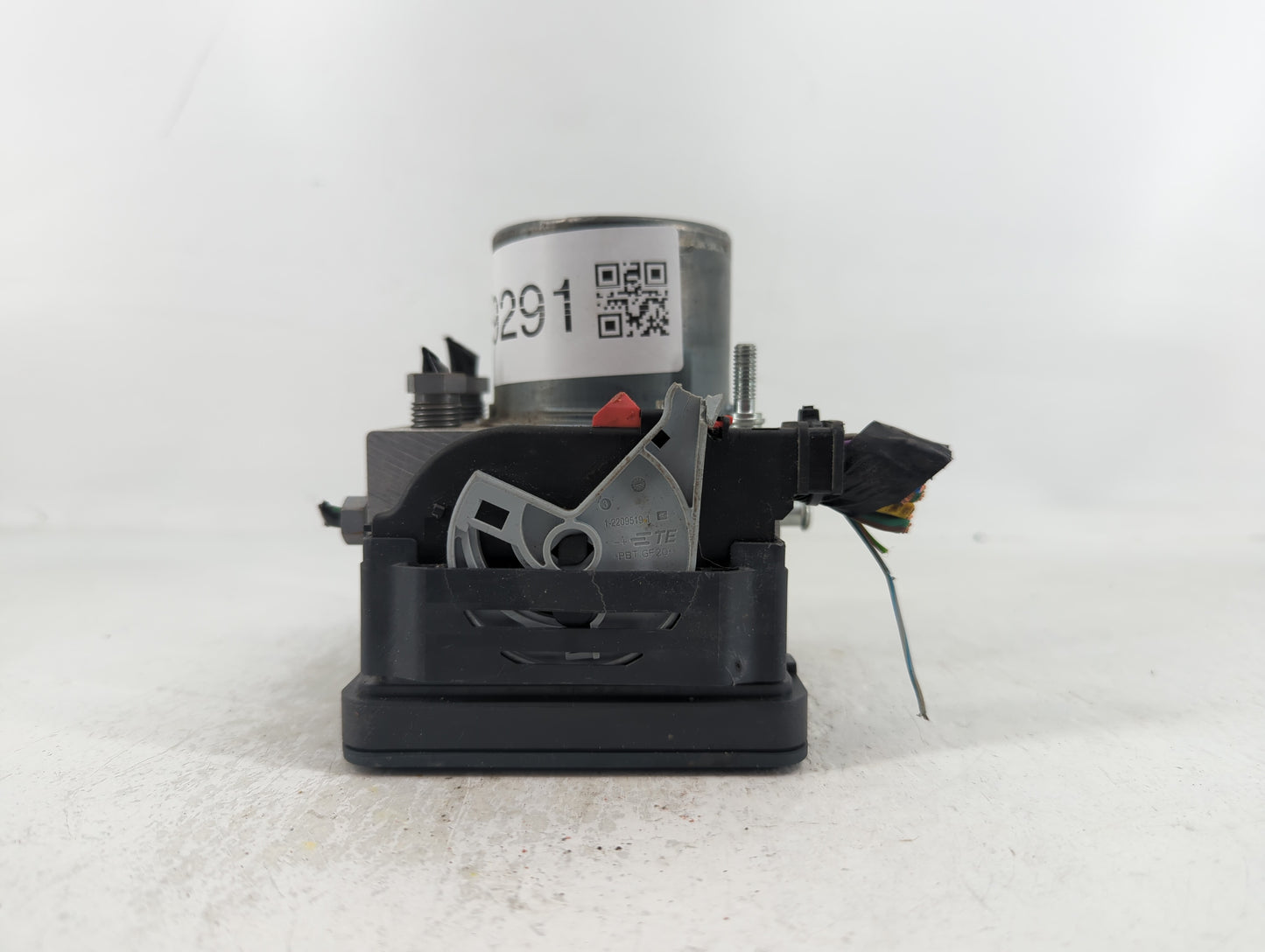 2017 Jaguar F-Pace ABS Pump Control Module Replacement P/N:HX73-14F447-AF Fits OEM Used Auto Parts - Oemusedautoparts1.com