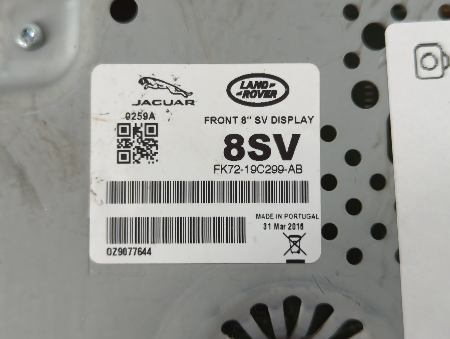 2017-2018 Jaguar F-pace Information Display Screen - Oemusedautoparts1.com