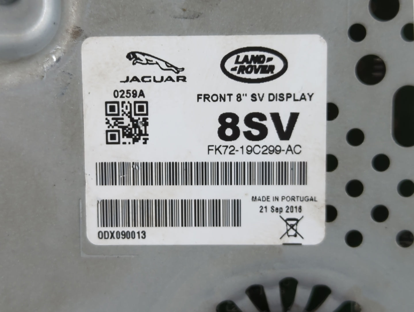 2017-2018 Jaguar F-pace Information Display Screen - Oemusedautoparts1.com