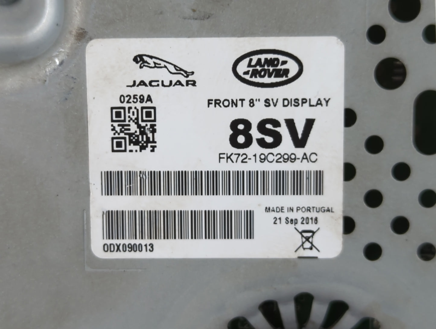 2017-2018 Jaguar F-pace Information Display Screen - Oemusedautoparts1.com