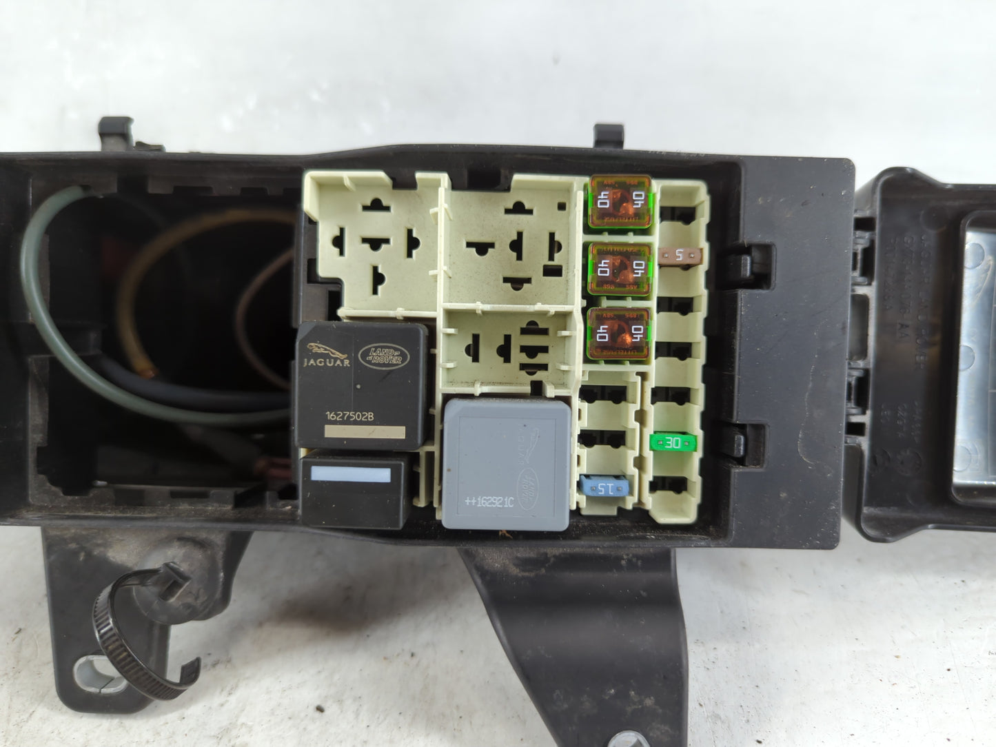 2017-2019 Jaguar Xe Fusebox Fuse Box Panel Relay Module P/N:GX73-14A076-AA Fits Fits 2017 2018 2019 OEM Used Auto Parts - Oe