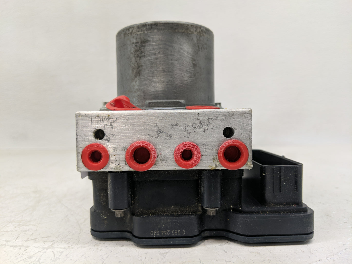 2017-2018 Jaguar Xe ABS Pump Control Module Replacement P/N:2265106539 Fits Fits 2017 2018 OEM Used Auto Parts - Oemusedauto