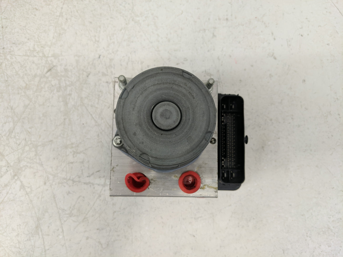 2017-2018 Jaguar Xe ABS Pump Control Module Replacement P/N:2265106539 Fits Fits 2017 2018 OEM Used Auto Parts - Oemusedauto