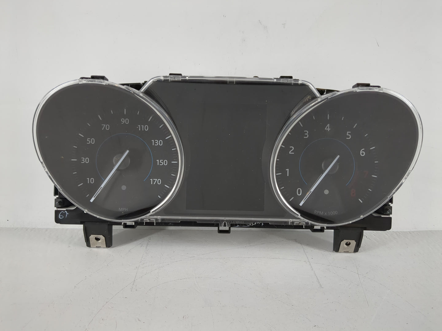 2017-2018 Jaguar Xe Instrument Cluster Speedometer Gauges P/N:HX7310849AE Fits Fits 2017 2018 OEM Used Auto Parts - Oemuseda