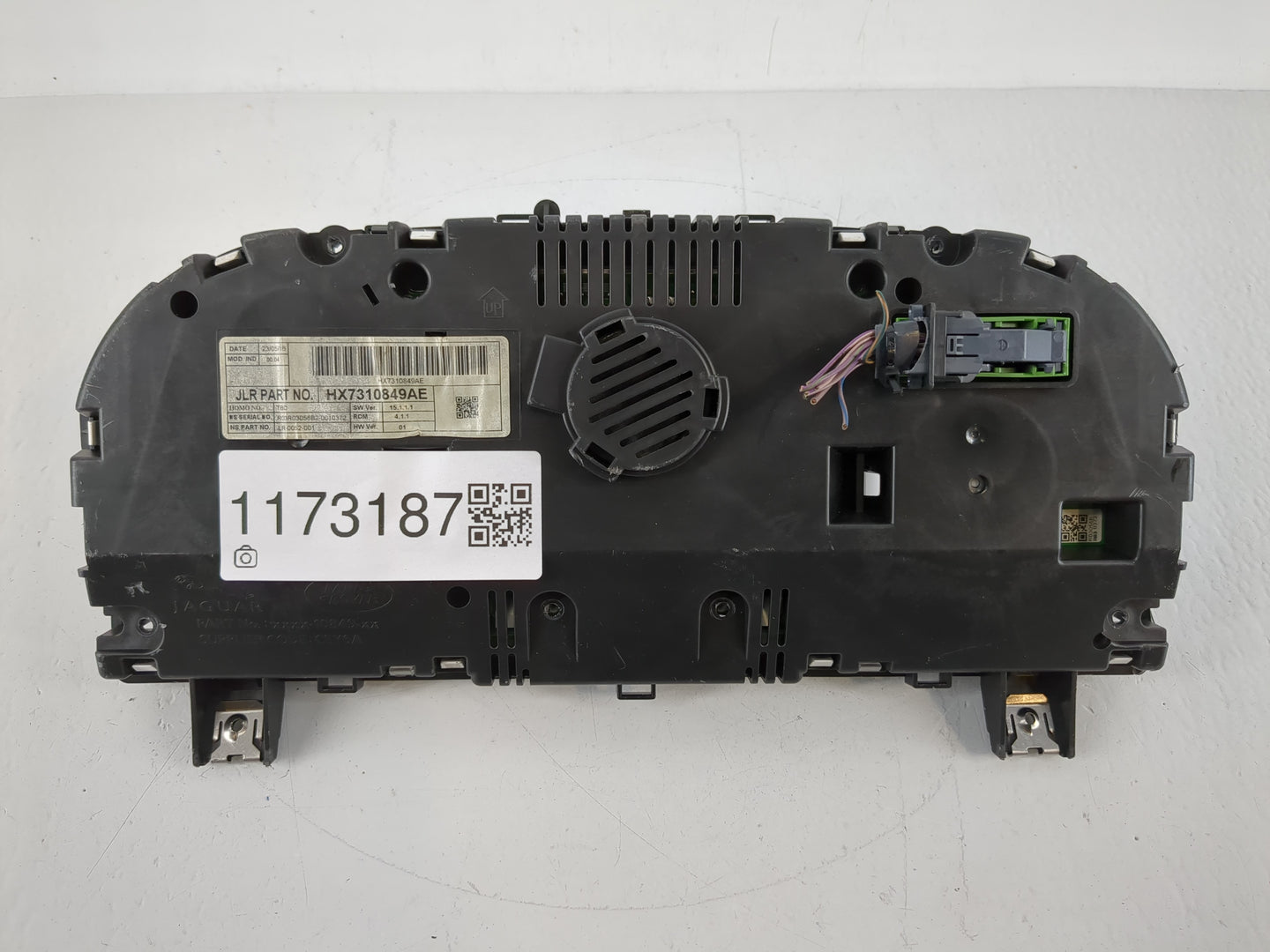 2017-2018 Jaguar Xe Instrument Cluster Speedometer Gauges P/N:HX7310849AE Fits Fits 2017 2018 OEM Used Auto Parts - Oemuseda