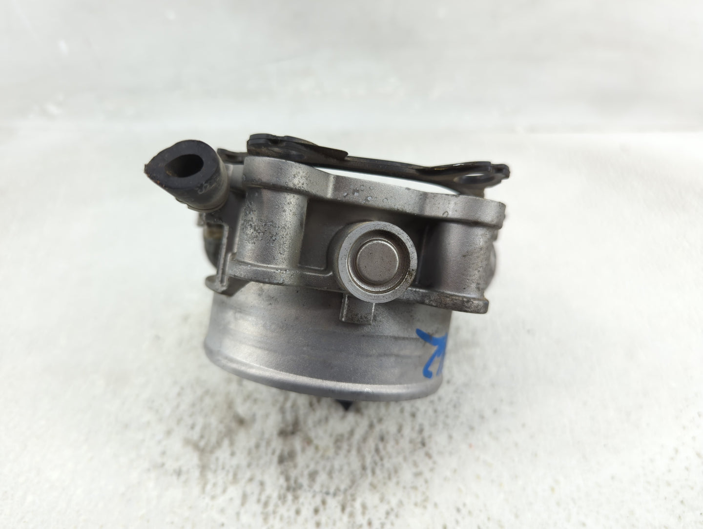 2017 Jaguar Xe Throttle Body P/N:DX23-9F991-AB Fits Fits 2013 2014 2015 OEM Used Auto Parts - Oemusedautoparts1.com