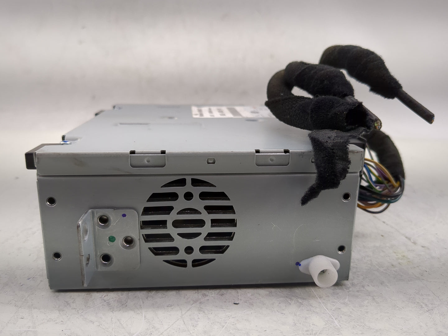 2017-2018 Jaguar Xe Radio AM FM Cd Player Receiver Replacement P/N:HX63-18K812 Fits Fits 2017 2018 OEM Used Auto Parts - Oem